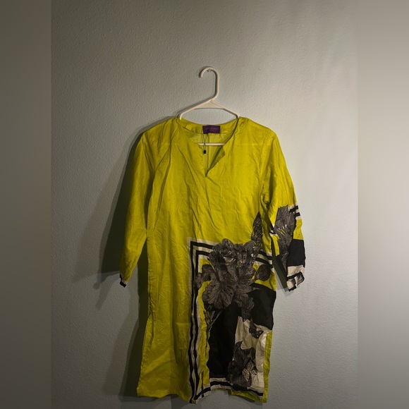 Elegant Lime Green Kurta with Floral Design - Picture 1 of 3